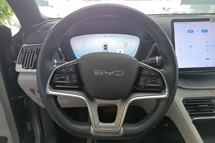 Used BYD Song PLUS New Energy 2024 HONOR Edition DM-i 110km Flagship PLUS Steering Wheel