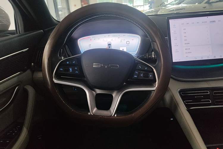 Used BYD Song PLUS New Energy 2024 HONOR Edition DM-i 150km Flagship PLUS Steering Wheel