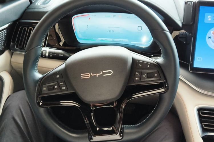 Used BYD Song PLUS New Energy 2024 Honor Edition EV 520km Luxury Model Steering Wheel