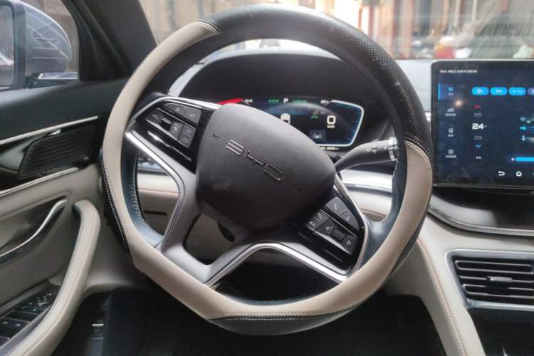 Used BYD Song PLUS New Energy 2024 Honor Edition EV 520km Flagship Model Steering Wheel