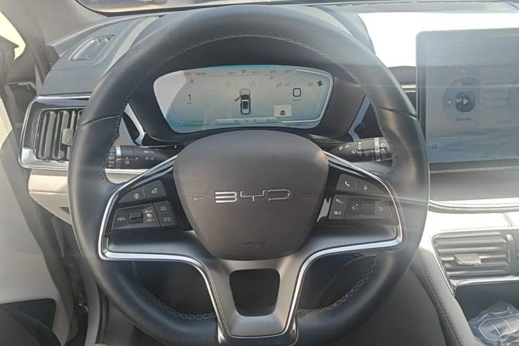 Used BYD Song PLUS New Energy 2024 HONOR Edition DM-i 110km Flagship PLUS Steering Wheel