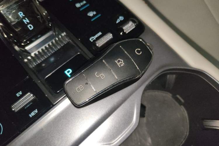 Used BYD Song PLUS New Energy 2024 HONOR Edition DM-i 110km Flagship PLUS Vehicle Key