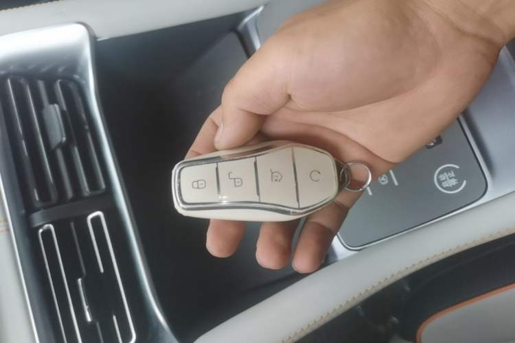 Used BYD Song PLUS New Energy 2024 Honor Edition EV 520km Luxury Model Vehicle Key