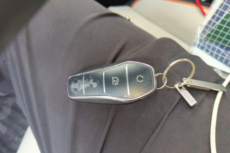 Used BYD Song PLUS New Energy 2024 Honor Edition EV 520km Luxury Model Vehicle Key