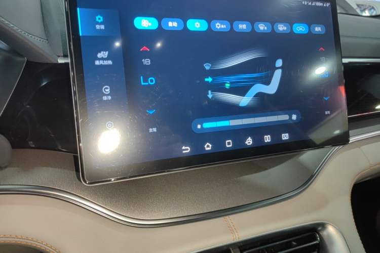 Used BYD Song PLUS New Energy 2024 HONOR Edition DM-i 150km Flagship PLUS Audio And AC Panel
