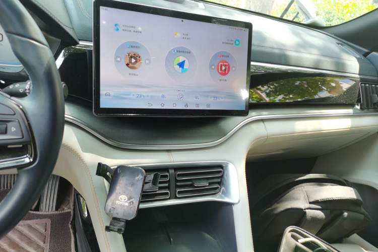 Used BYD Song PLUS New Energy 2024 Honor Edition EV 520km Luxury Model Audio And AC Panel
