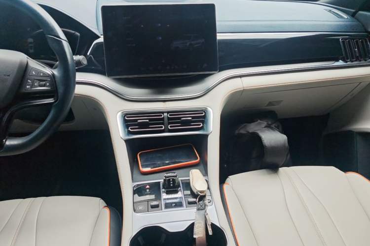 Used BYD Song PLUS New Energy 2024 Honor Edition EV 520km Premium Model Audio And AC Panel