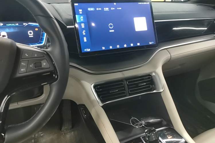Used BYD Song PLUS New Energy 2024 Honor Edition EV 520km Luxury Model Audio And AC Panel