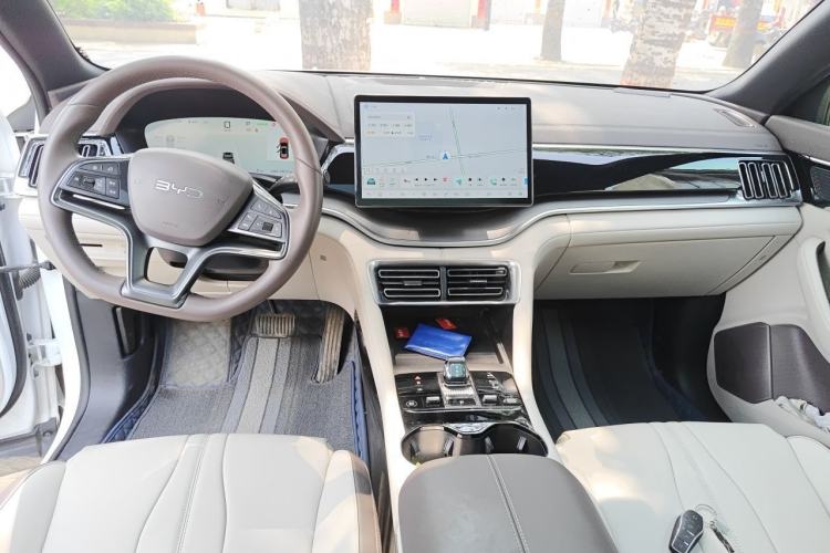 Used BYD Song PLUS New Energy 2024 Honor Edition EV 520km Luxury Model Center Console
