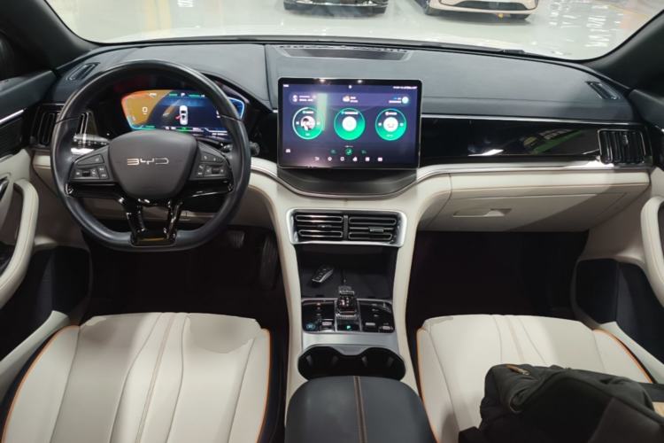 Used BYD Song PLUS New Energy 2024 Honor Edition EV 520km Luxury Model Center Console