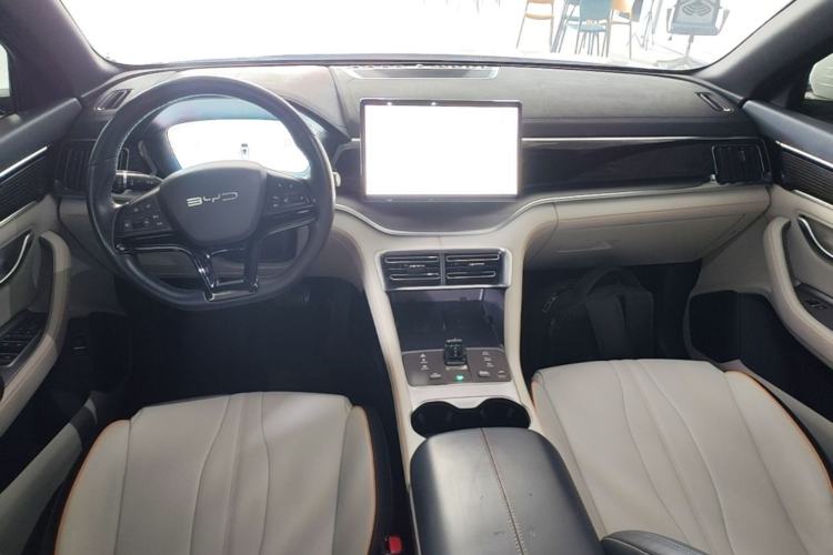 Used BYD Song PLUS New Energy 2024 Honor Edition EV 520km Premium Model Center Console