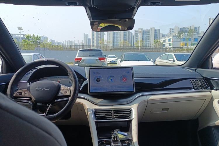 Used BYD Song PLUS New Energy 2024 Honor Edition EV 520km Luxury Model Center Console