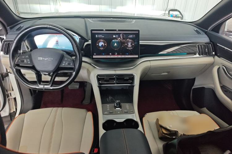 Used BYD Song PLUS New Energy 2024 Honor Edition EV 520km Premium Model Center Console