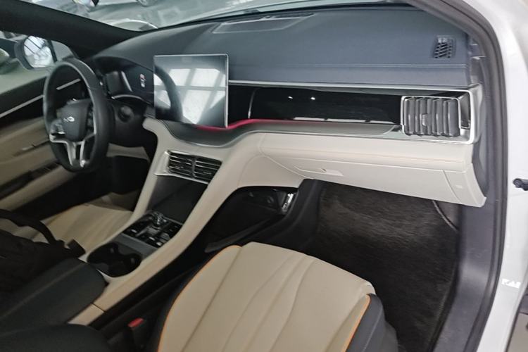 Used BYD Song PLUS New Energy 2024 HONOR Edition DM-i 110km Flagship PLUS Center Console