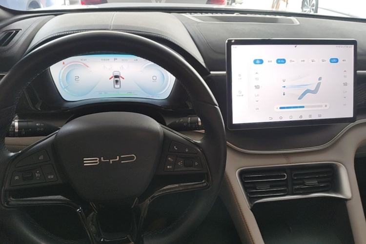 Used BYD Song PLUS New Energy 2024 Honor Edition EV 520km Luxury Model Center Console