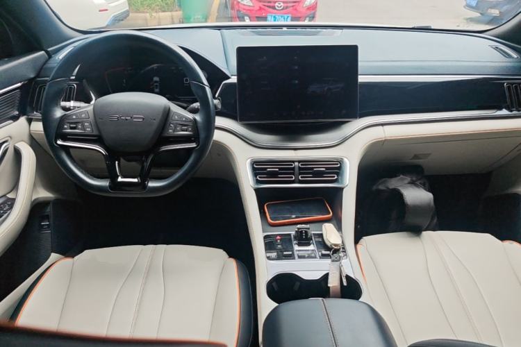 Used BYD Song PLUS New Energy 2024 Honor Edition EV 520km Premium Model Center Console