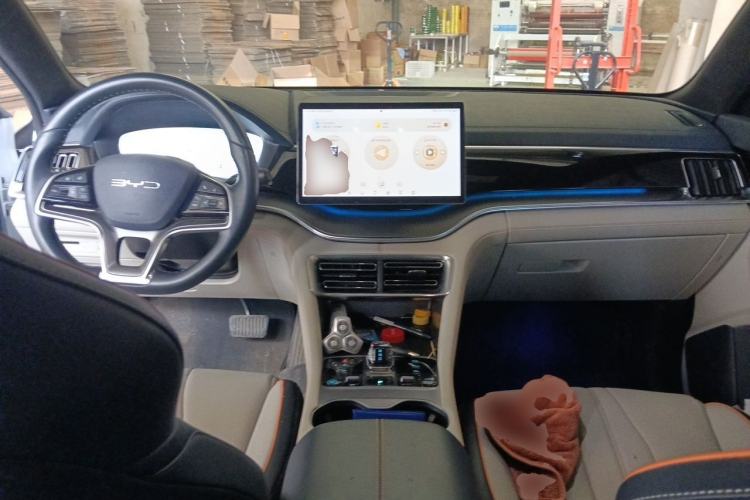 Used BYD Song PLUS New Energy 2024 HONOR Edition DM-i 110km Flagship PLUS Center Console