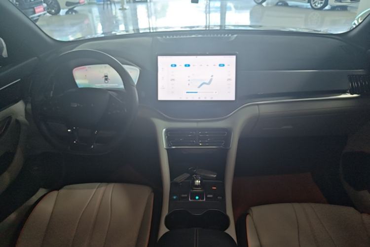 Used BYD Song PLUS New Energy 2024 HONOR Edition DM-i 110km Flagship Model Center Console