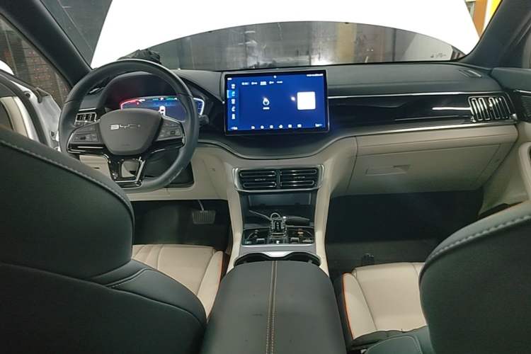 Used BYD Song PLUS New Energy 2024 Honor Edition EV 520km Luxury Model Center Console