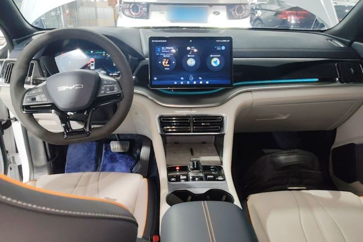 Used BYD Song PLUS New Energy 2024 HONOR Edition DM-i 110km Flagship Model Center Console