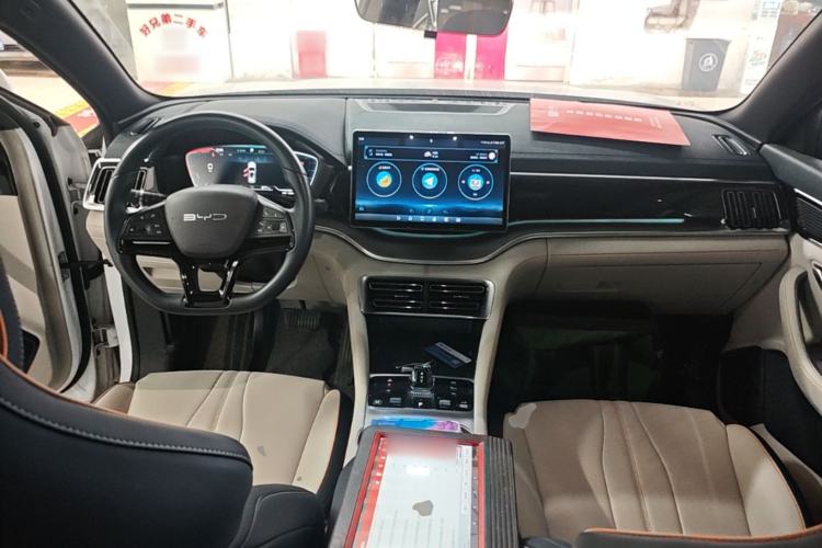 Used BYD Song PLUS New Energy 2024 Honor Edition EV 520km Premium Model Center Console