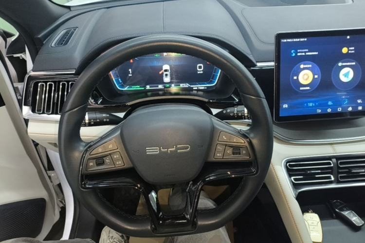 Used BYD Song PLUS New Energy 2024 HONOR Edition DM-i 110km Flagship Model Center Console