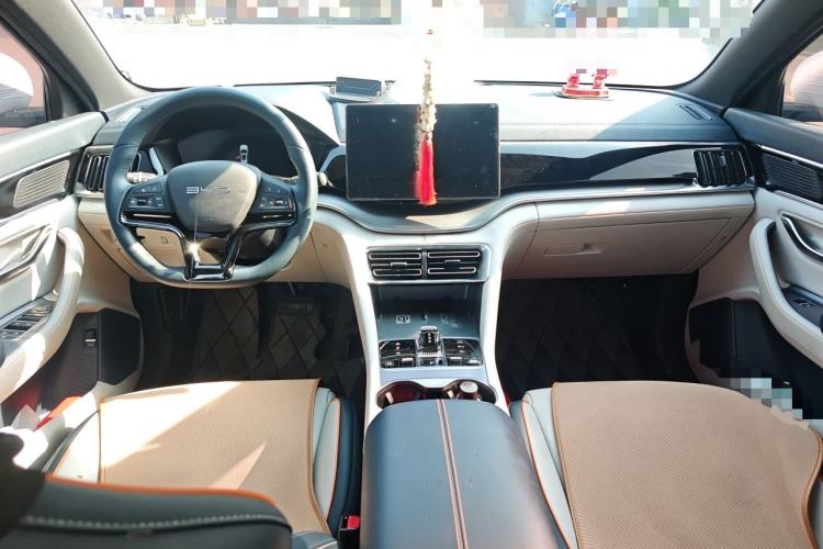 Used BYD Song PLUS New Energy 2024 Honor Edition EV 520km Premium Model Center Console