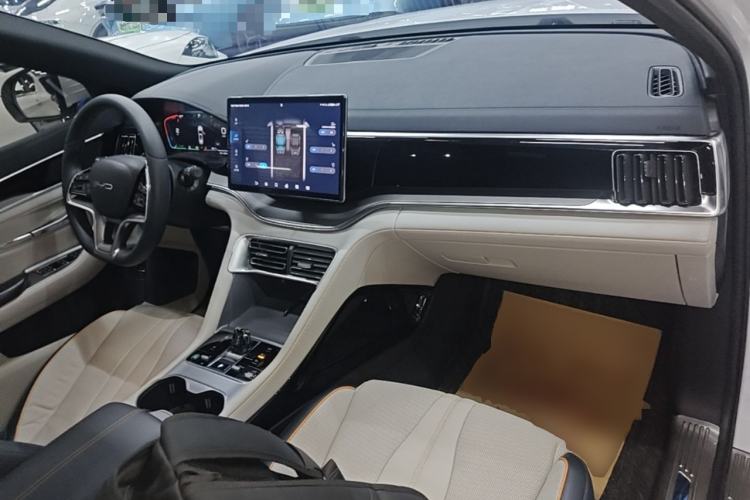 Used BYD Song PLUS New Energy 2024 HONOR Edition DM-i 110km Flagship PLUS Center Console