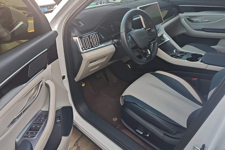Used BYD Song PLUS New Energy 2024 HONOR Edition DM-i 110km Flagship Model Driver Seat