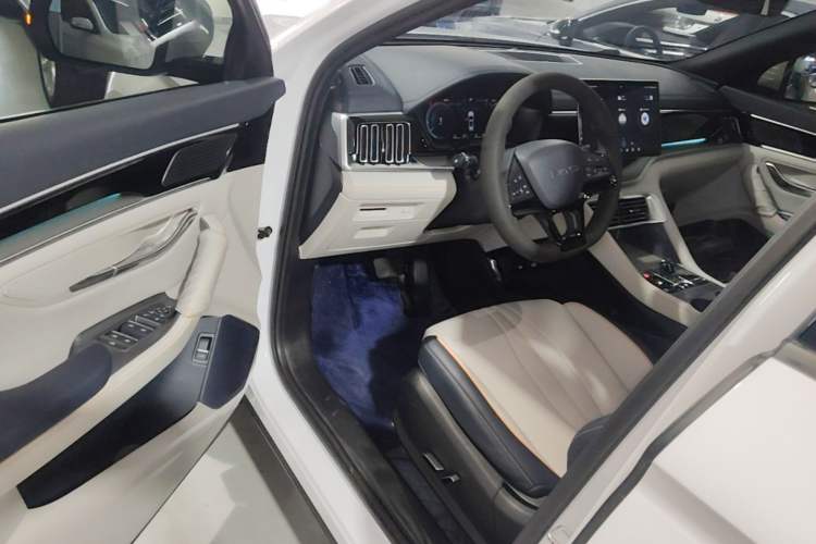 Used BYD Song PLUS New Energy 2024 HONOR Edition DM-i 110km Flagship Model Driver Seat