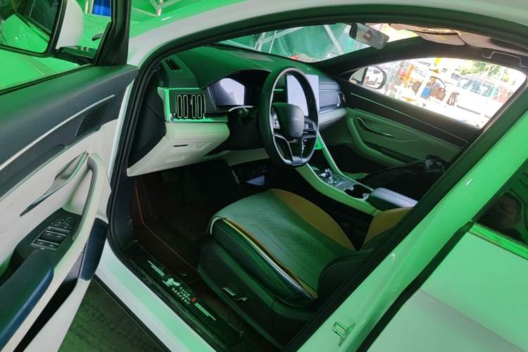 Used BYD Song PLUS New Energy 2024 HONOR Edition DM-i 110km Flagship Model Driver Seat