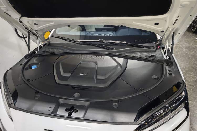 Used BYD Song PLUS New Energy 2024 HONOR Edition DM-i 110km Flagship PLUS Engine Bay