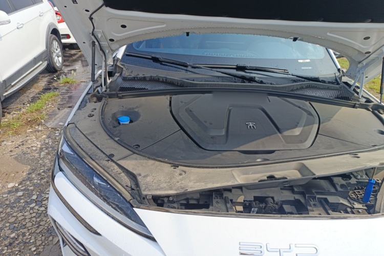 Used BYD Song PLUS New Energy 2024 Honor Edition EV 520km Luxury Model Engine Bay Right