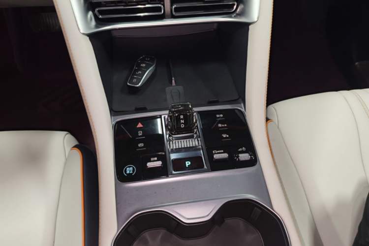 Used BYD Song PLUS New Energy 2024 Honor Edition EV 520km Luxury Model Gear Lever