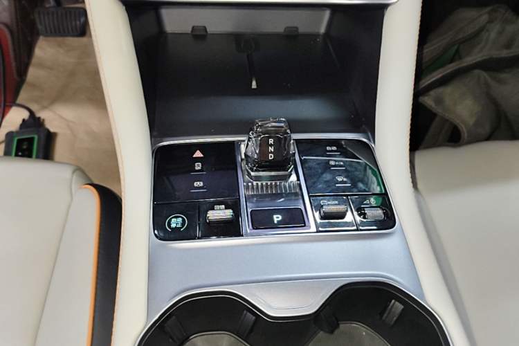 Used BYD Song PLUS New Energy 2024 Honor Edition EV 520km Luxury Model Gear Lever