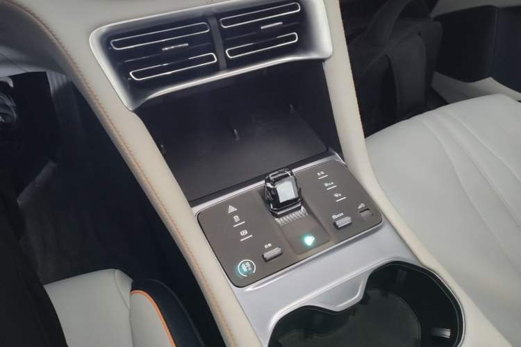 Used BYD Song PLUS New Energy 2024 Honor Edition EV 520km Premium Model Gear Lever