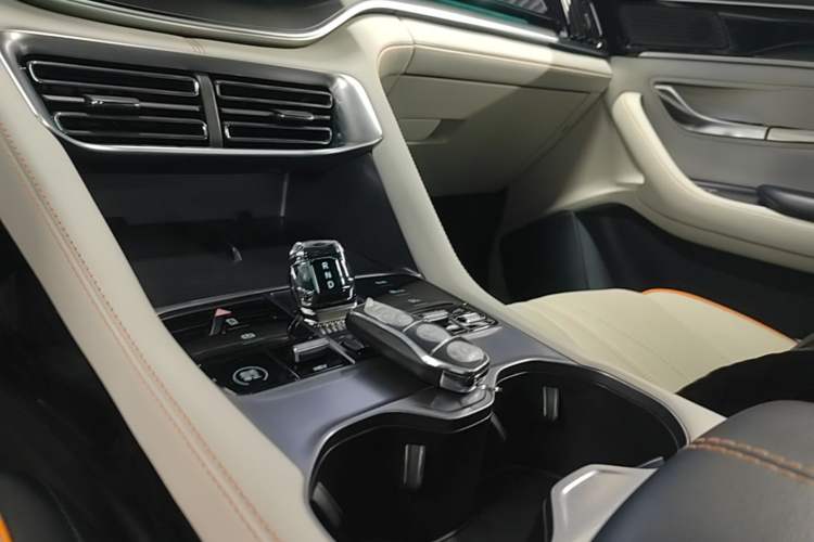 Used BYD Song PLUS New Energy 2024 HONOR Edition DM-i 110km Flagship PLUS Gear Lever