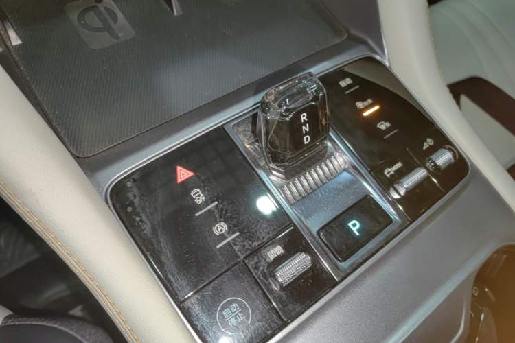 Used BYD Song PLUS New Energy 2024 Honor Edition EV 520km Premium Model Gear Lever