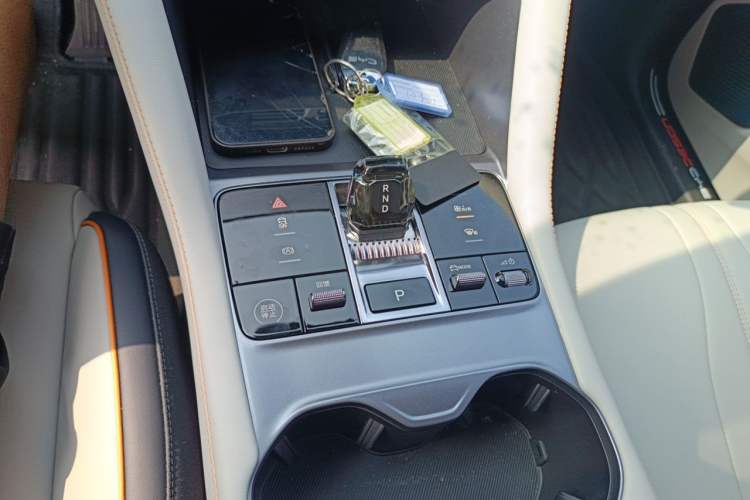 Used BYD Song PLUS New Energy 2024 Honor Edition EV 520km Luxury Model Gear Lever