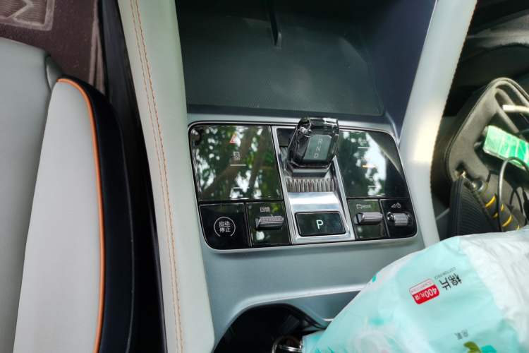 Used BYD Song PLUS New Energy 2024 Honor Edition EV 520km Luxury Model Gear Lever