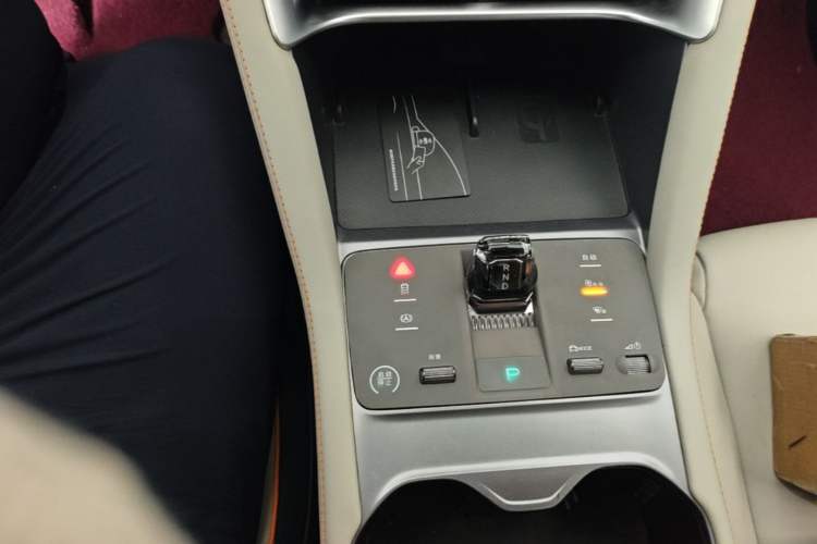 Used BYD Song PLUS New Energy 2024 Honor Edition EV 520km Premium Model Gear Lever