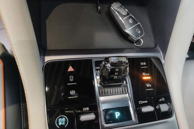Used BYD Song PLUS New Energy 2024 Honor Edition EV 520km Luxury Model Gear Lever