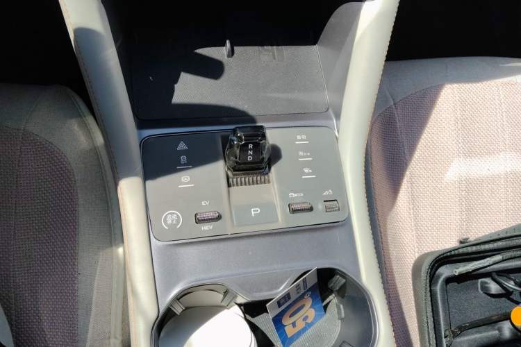 Used BYD Song PLUS New Energy 2024 Honor Edition EV 520km Premium Model Gear Lever
