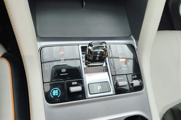 Used BYD Song PLUS New Energy 2024 Honor Edition EV 520km Luxury Model Gear Lever