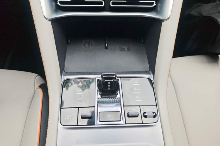 Used BYD Song PLUS New Energy 2024 Honor Edition EV 520km Premium Model Gear Lever