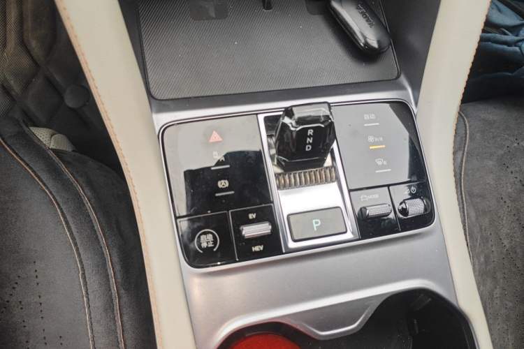 Used BYD Song PLUS New Energy 2024 HONOR Edition DM-i 150km Flagship PLUS Gear Lever