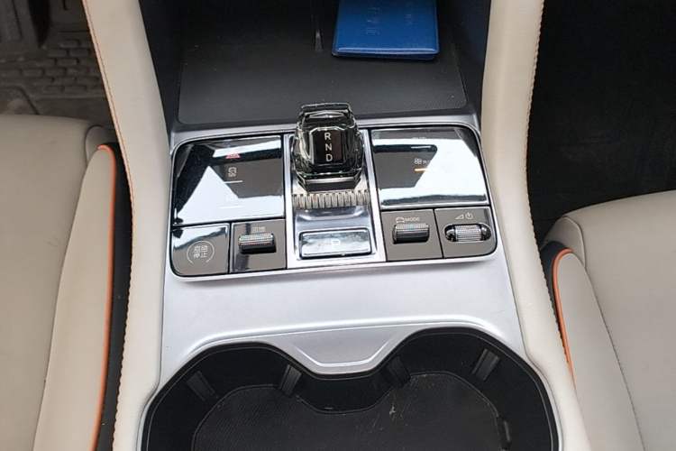 Used BYD Song PLUS New Energy 2024 Honor Edition EV 520km Luxury Model Gear Lever