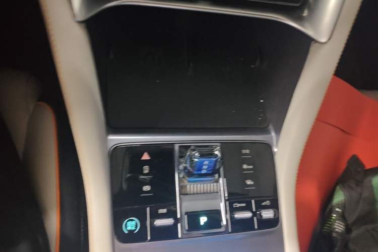 Used BYD Song PLUS New Energy 2024 Honor Edition EV 520km Premium Model Gear Lever