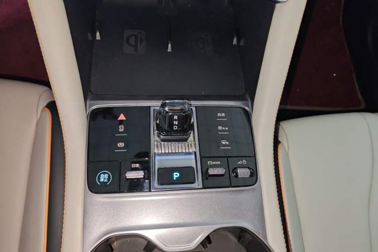 Used BYD Song PLUS New Energy 2024 Honor Edition EV 520km Premium Model Gear Lever