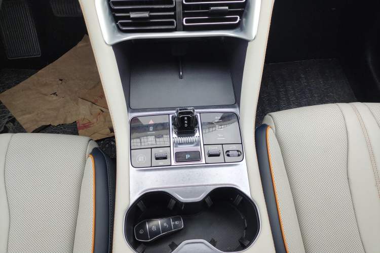 Used BYD Song PLUS New Energy 2024 HONOR Edition DM-i 110km Flagship PLUS Gear Lever